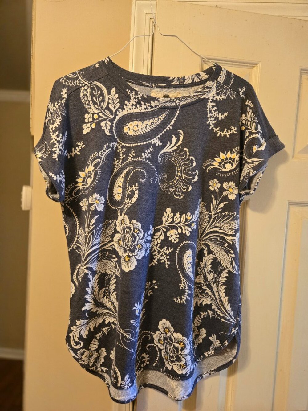 Cupio L baseball style top with cuffed short sleeves, with rounded hem